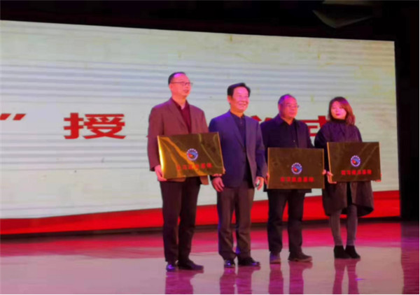 1575020526119120.jpg 校企聯(lián)誼謀發(fā)展?合作雙贏譜新篇?497.jpg